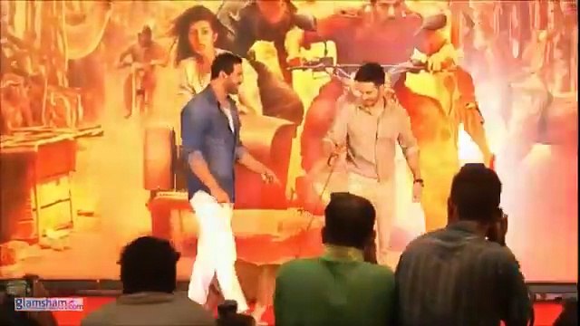 Varun Dhawan and John Abraham proving even dogs can be gym buddies 🐶💪 #glamsham #bollywood #celebs #varundhawan #johnabraham Glamsham, Bollywood, Celebs, Varun Dhawan, John Abraham