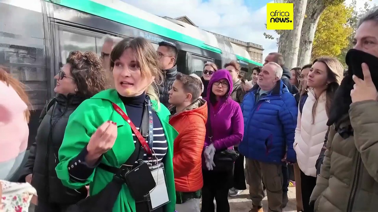 Louvre jewels theft: window through which thieves entered becomes attraction