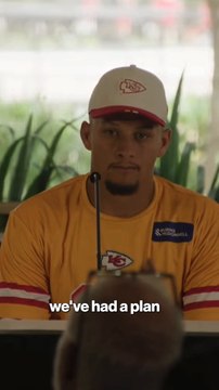Travis Kelce teases Pat Mahomes with hilarious impression