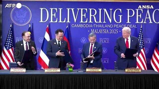 Trump presenzia alla firma del cessate-il-fuoco fra Thailandia e Cambogia