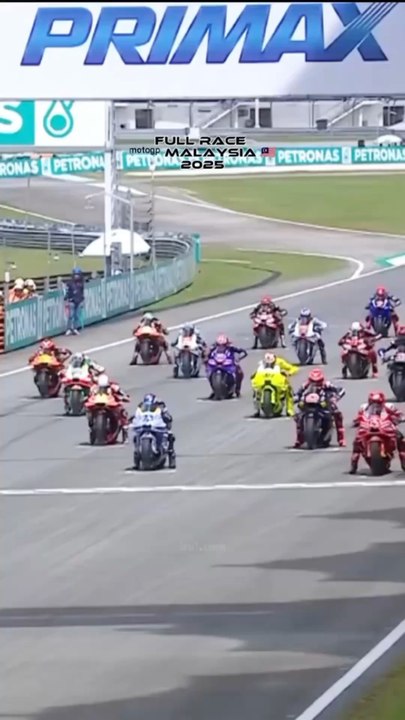 🔥 SEPANG 2025 – Course de folie !Sous la chaleur étouffante de la Malaisie, Álex Márquez s’impose avec autorité devant Pedro Acosta et Joan Mir.Gros coup dur pour Bagnaia, contraint à l’abandon après une crevaison à 3 tours de la fin 😱