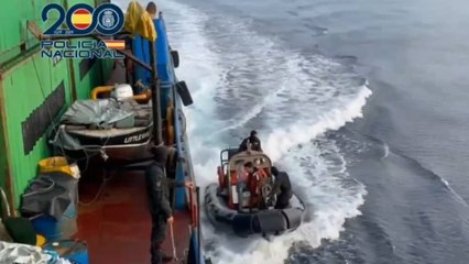 Nueve detenidos tras interceptarse un buque que transportaba 6.500 kilos de cocaína