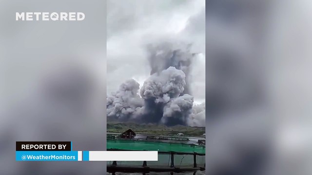 Impressive eruption of Taal Volcano, Philippines