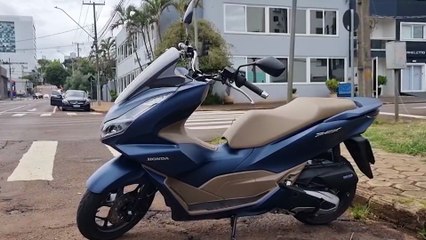 Acidente entre Mercedes C180 e motocicleta deixa mulher ferida no Centro de Cascavel