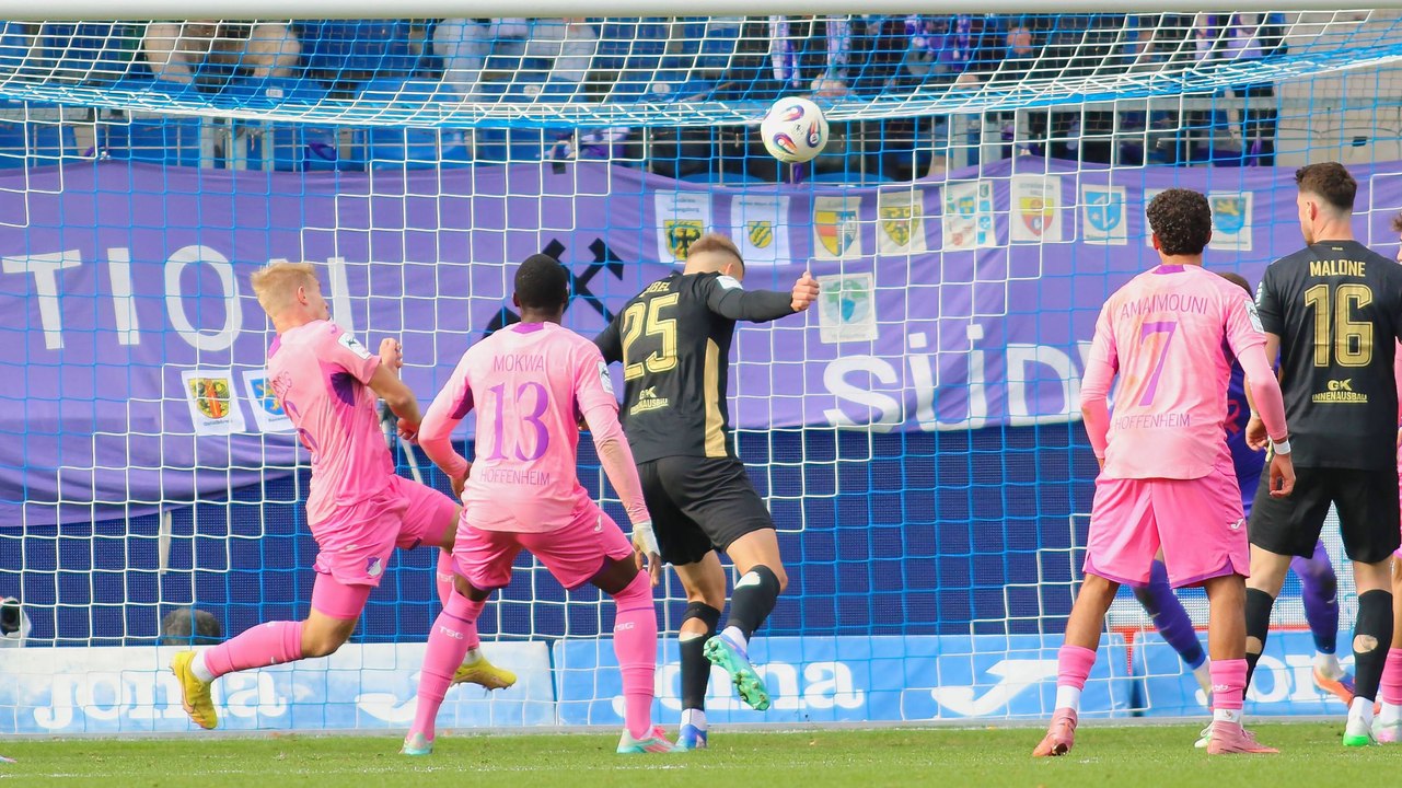 Flippertor nach einer Ecke: Aue kontert Tohumcus Blitzstart