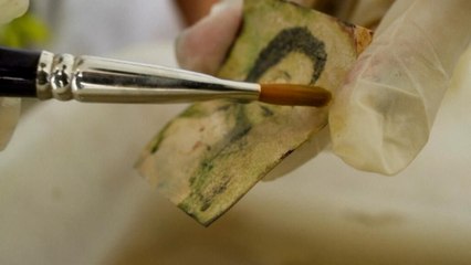 En Valencia, miles de fotografías recuperadas tras un año de la devastadora DANA