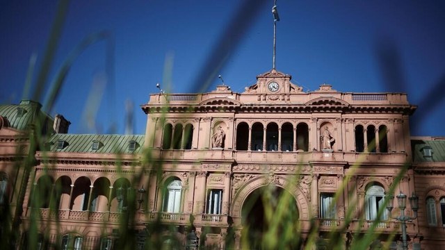 Banco Central argentino echa mano de las reservas para estabilizar el peso