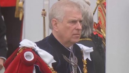 El príncipe Andrew de Reino Unido renuncia a su título real