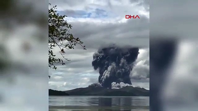 O yanardağ patladı! Kül bulutu gökyüzünü kapladı