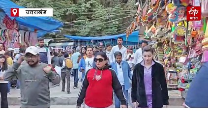 नैनीताल की खूबसूरत वादियों में उर्वशी रौतेला, मोमो का चखा स्वाद, बोटिंग का उठाया लुत्फ