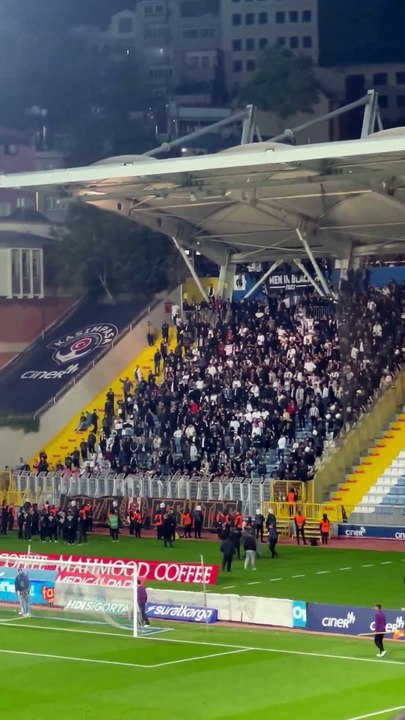 Beşiktaş taraftarlarından, Sergen Yalçın ve takıma tepki