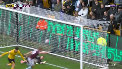 İngiltere Premier League'in 9. hafta maçında Wolverhampton, sahasında Burnley'e 3-2 mağlup oldu.
