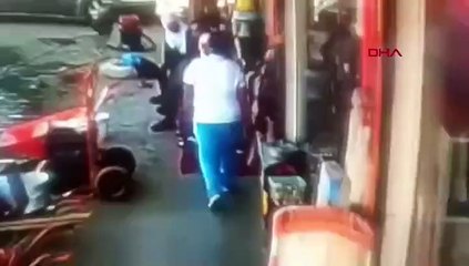 Diyarbakır’da otomobille minibüsün çarpıştığı kazada 3 kişi yaralandı; o anlar kamerada