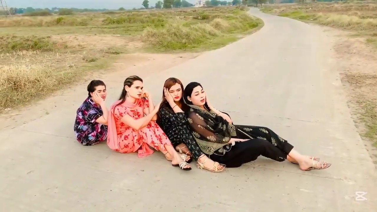 Khusron ny road py dukan kholi 😅