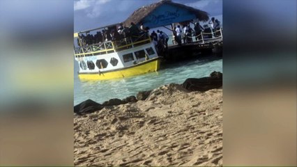 ANOTHER REEF BOAT SINKS
