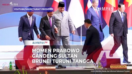 Detik-Detik Prabowo Gandeng Sultan Brunei Turuni Tangga di KTT ASEAN