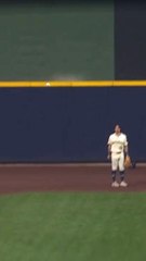 Chaotic play turns likely Dodgers grand slam into a Brewers inning ending double play