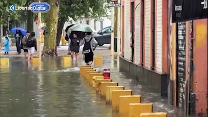 Sevilla bajo el agua tras fuertes lluvias y viento