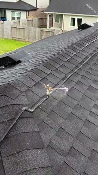 🔥🥵 10 phút quyết định sống còn cho ngôi nhà của bạn! Không ai ở nhà? Không sao. Hệ thống phun nước thông minh trên mái sẽ tự động kích hoạt khi phát hiện nhiệt, khói, khí gas 🌧🏠 Không cần chờ cứu hỏa. Không cần ai bật. 👉🚨Lắp trước hay chờ tro tàn?