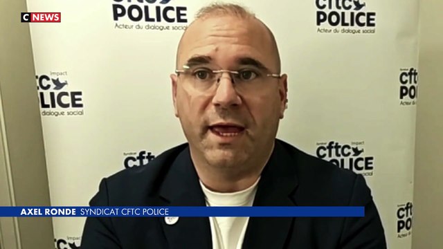 Un homme se filme fièrement en moto avec une cagoule sur la tête et en train d'effectuer un refus d'obtempérer, prenant même une route à contre-sens