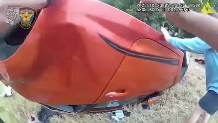 Bebé resgatada após ficar presa debaixo de carro capotado no Texas