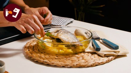 Dorada con patatas al horno: la receta clásica que pasa de generación en generación