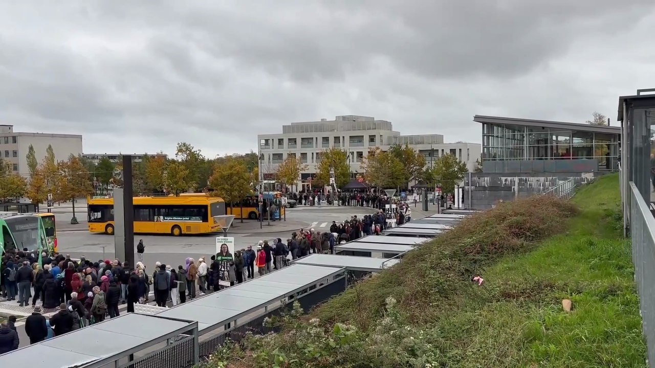 Se videoen: Kæmpe kø til ny letbane | 2025 | TV2 KOSMOPOL