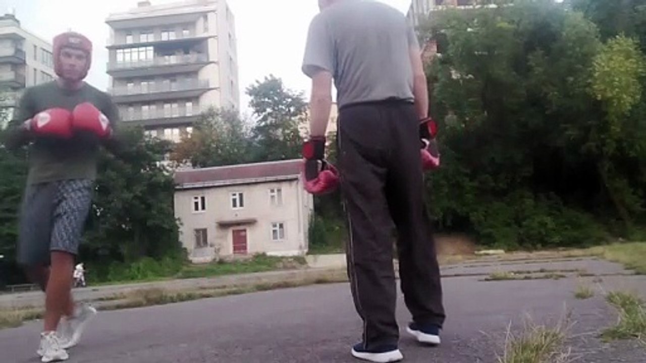 Боковий лівий зі стрибка: як бити