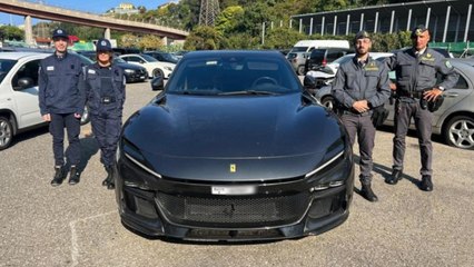 Sequestrata a Genova una Ferrari “Purosangue” da 700 mila euro: «Volevano farla arrivare in Italia senza pagare IVA e dazi»