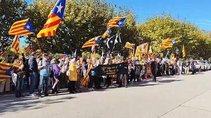 Concentració Columna 27 Octubre davant del Parlament