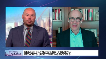 Rogoff Sees US Dollar Weakening Amid Trump Tariffs