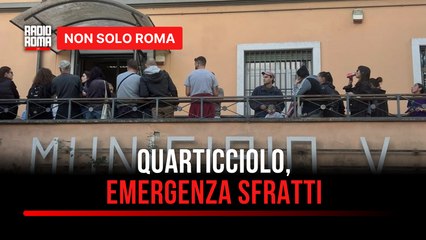 Quarticciolo, emergenza sfratti: gli attivisti occupano il Municipio, "Da qui non ci muoviamo"