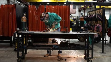 US Private Payrolls Fall by 32,000 in September, ADP Says