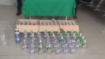 Sujetos fingieron ser empleados de una licorera para esconder casi 200 botellas adulteradas en Bogotá