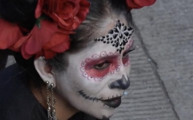 Città del Messico si illumina prima del Dia de los Muertos