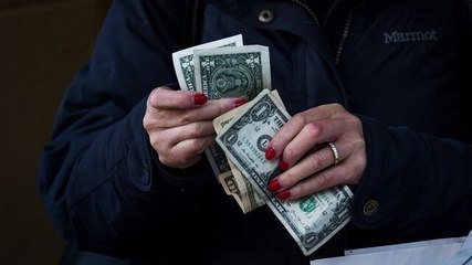 US Economy: April Goods Imports Fall 19.8%, Consumer Spending Slows