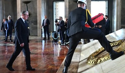 İngiltere Başbakanı Starmer, Anıtkabir'i ziyaret etti