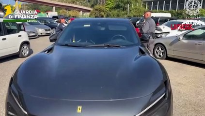 Genova, Ferrari da 700mila euro sequestrata per contrabbando: le immagini