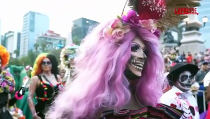 Citt? del Messico, la sfilata degli scheletri apre i festeggiamenti del Giorno dei Morti