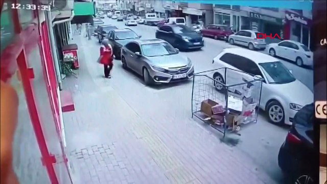 Bursa'da lodos 45 kilometre hızla etkili oldu! Çatılar uçtu, ağaçlar devrildi: O anlar güvenlik kamerasında