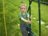 Léo et balancoire mai