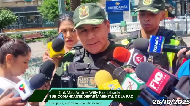 El Sr. Cnl. MSc. Andres Willy Paz Estrada, Sub Comandante Departamental de Policía La Paz, brinda una conferencia de prensa , sobre aprehensión de un Ciudadano de Nacionalidad Venezolana