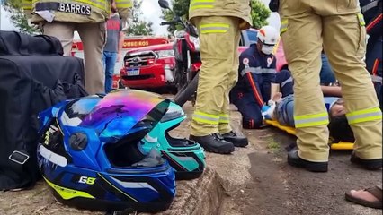 Duas pessoas ficam feridas em colisão na Rua Minas Gerais