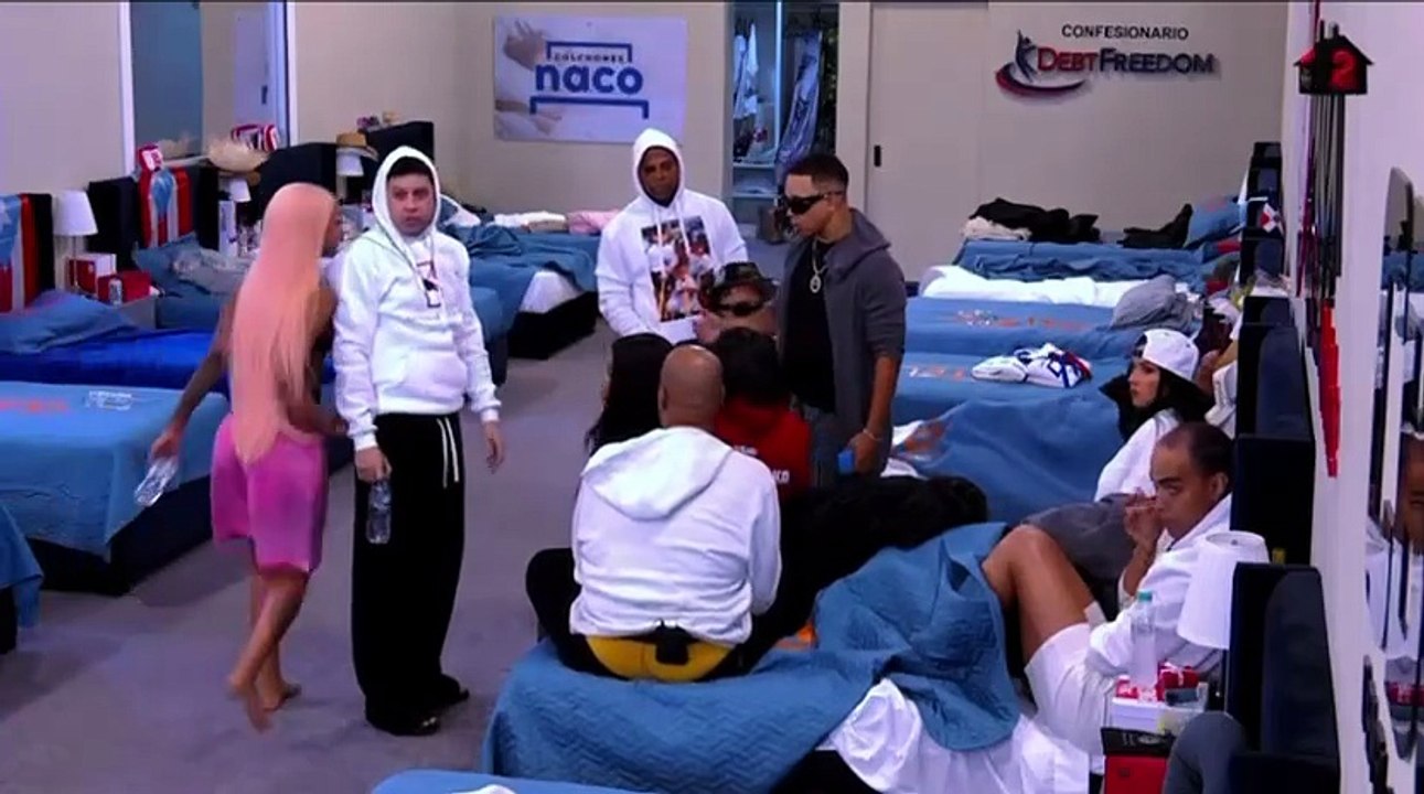 Momento en que La Perversa agrede a Karola