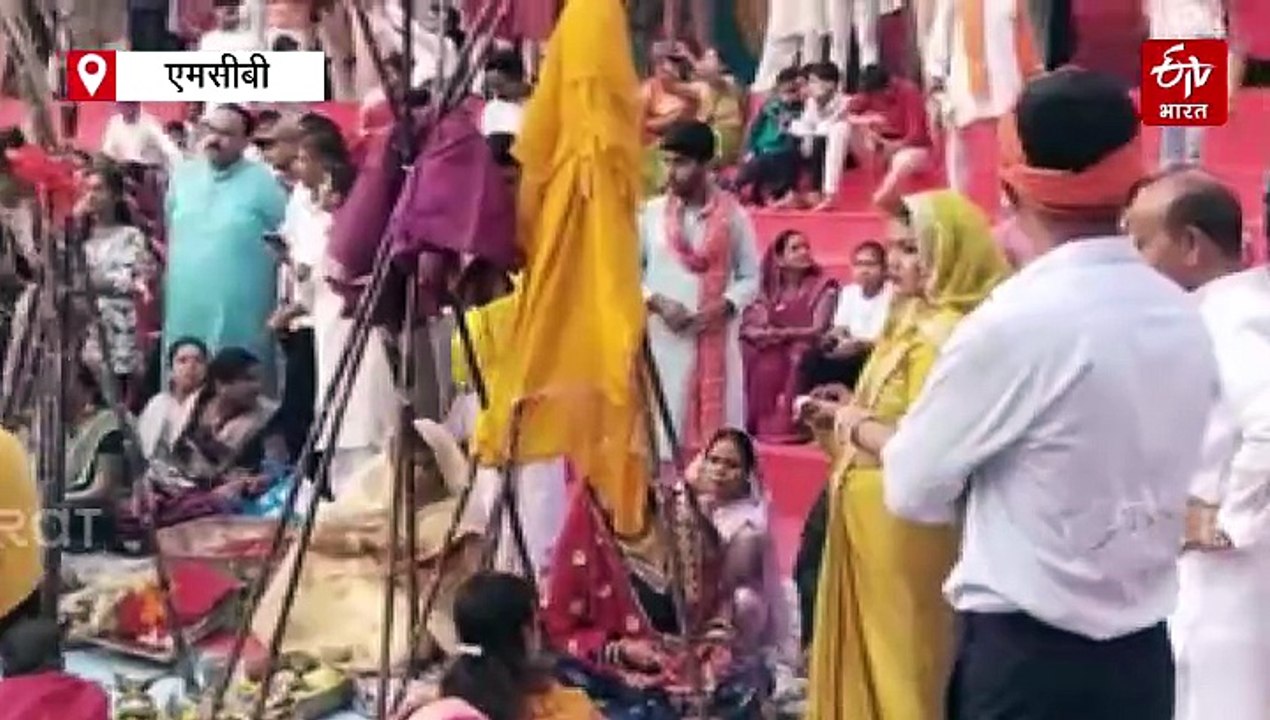 धमतरी के रुद्रेश्वर महादेव घाट में उमड़ा सैलाब, छठ व्रतियों ने दिया डूबते सूर्य को अर्घ्य