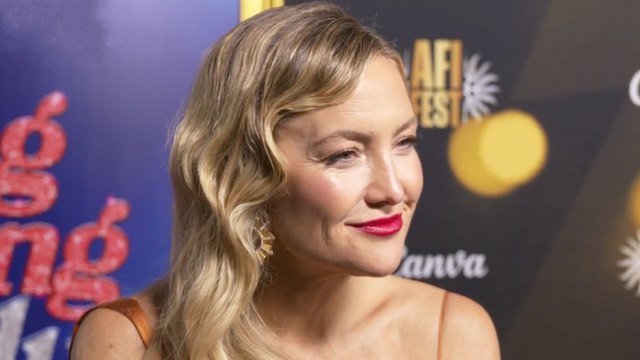 Kate Hudson Praises 'Song Sung Blue' Co-Star Hugh Jackman: It's Hard Not to Fall in Love With Him | THR Video