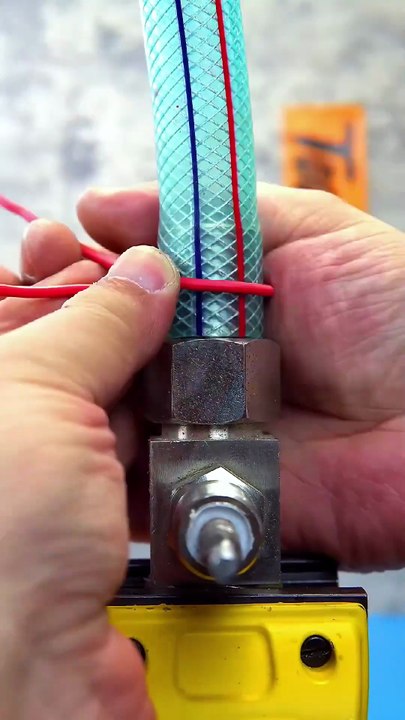 Pipe Clipping Hack — Fast Daily Home Fix (No Drill) | Save Time & Money 🛠️  #PipeHack #HomeHack #DIYFix #LifeHack #PlumbingTips