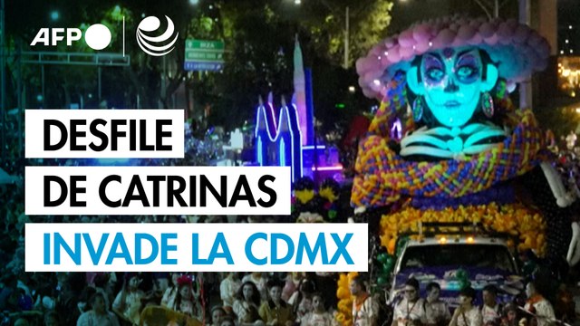 Desfile de Catrinas invade Ciudad de México antes del Día de Muertos