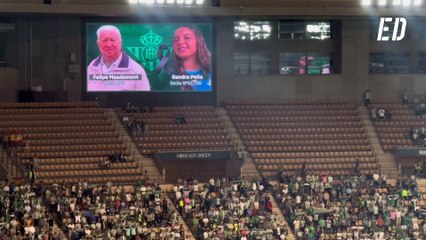 El minuto de silencio previo al comienzo del encuentro frente al Atlético de Madrid