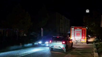 Sındırgı’da 6,1’lik deprem: Hasarlı bina yerle bir oldu